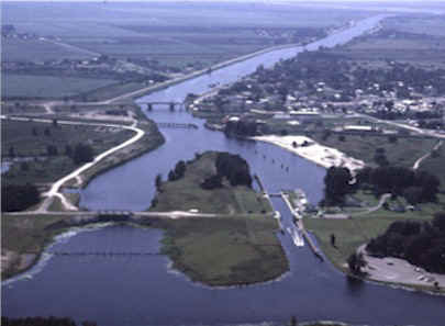 Moore Haven Lock: Lock chamber:50'x250'- Vertical lift: Caloosahatchee River water level to Lake Okeechobee water level, 1' to 2'- Discharge capacity 9,300 cfs(cubic feet per second)Operates daily 6:00A to 9:30P-Marine VHF radio Channel 13-Located at Okeechobee Waterway 
statute mile 78.0  The Moore Haven Lock is also the start/end of the Rim Canal/Route 2 up to Port Mayaca, St. Lucie Canal and Stuart, FL on the Atlantic Coast.