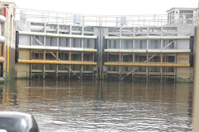 Moore Haven Lock west side of big O 3' drop going west