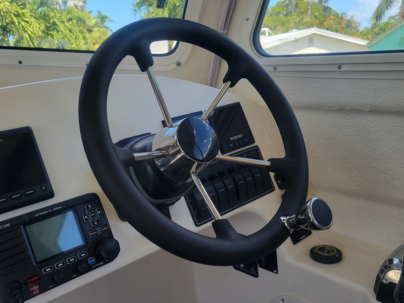 New padded wheel with steering knob.
Game changer!