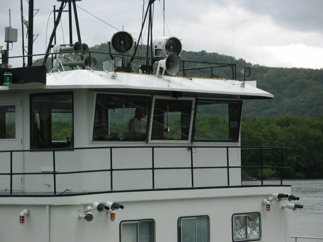 Nice headlights, full tows will have 15 barges in this section of river.