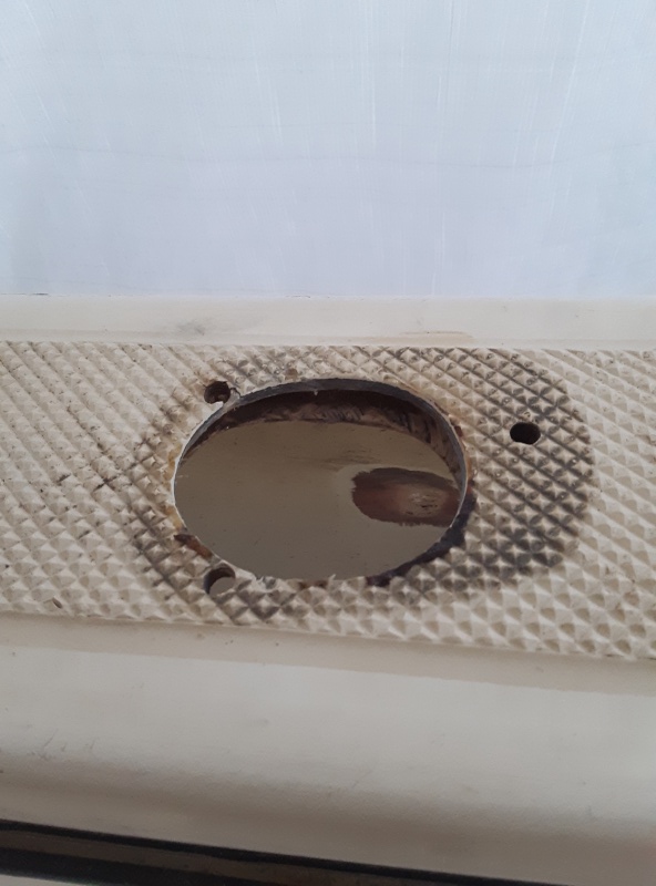 old flush mount rod holder location
