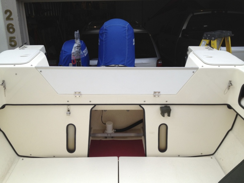 Outboard well Bulkhead  viewed from cockpit 
Bulkheads were made using 1/2" Starboard, 
Stainless Steel Hinges, anodized 
aluminum top edge cap and 1"x1" x1/8" 
aluminum brackets at upper top corners