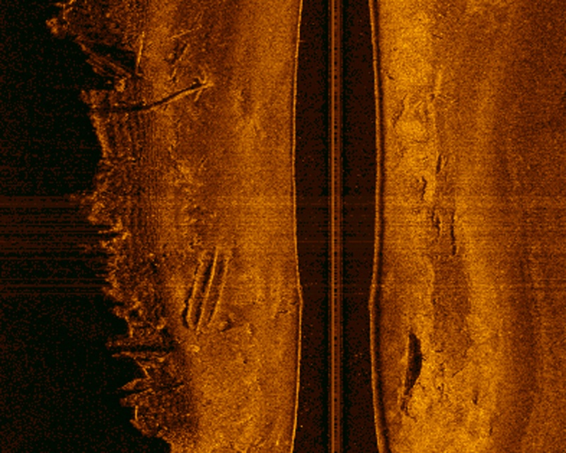 Pamunkey River sidescan - wrecks visible to port and starboard; shoreline visible to port.
