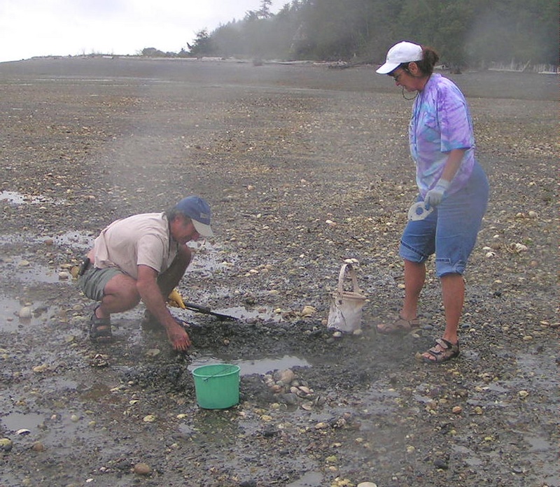 (Pat Anderson) Mac and Linda Dig Those Clams!