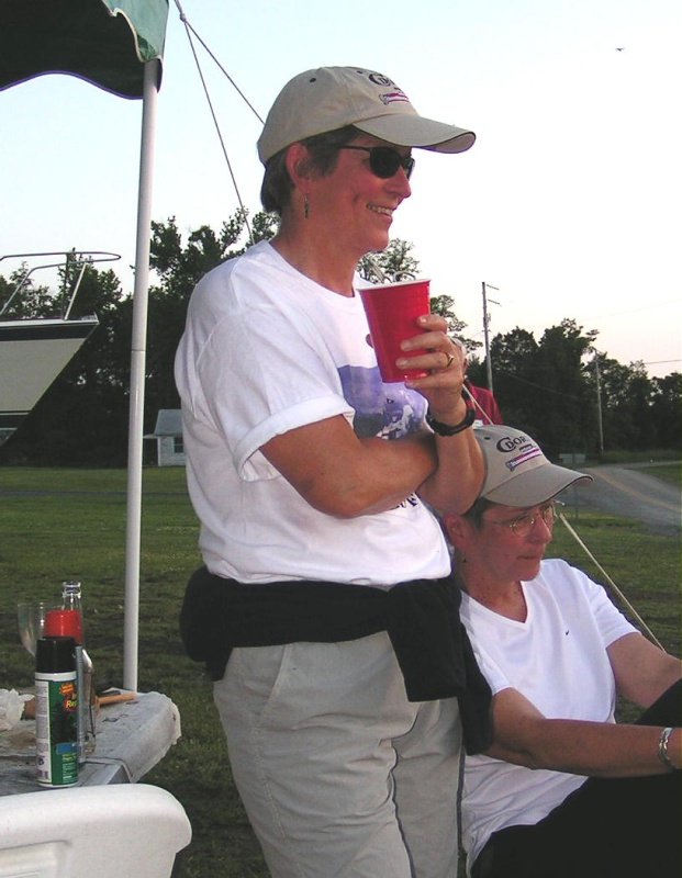 (Pat Anderson) Robbi Krumm and her twin, Roz Krumm(C-Run)