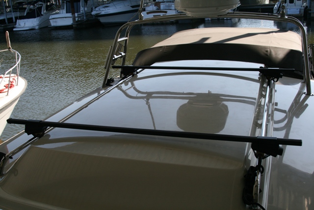 Pilot cabin Roof rack made with Thule CrossRoad rack