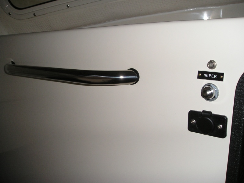 Port momentary sw. for wiper and grab bar