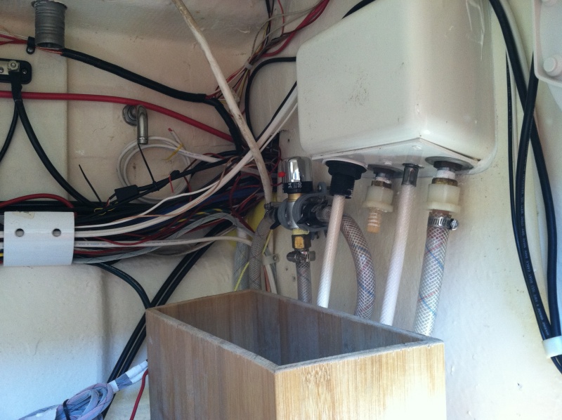Pull string and 12/3 cable that runs to transom battery compartment