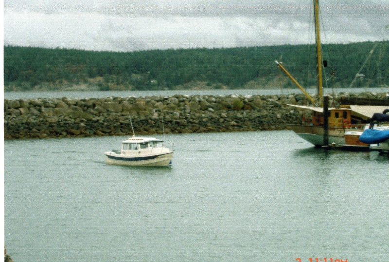 (R/J): Immacu-Nada entering the marina (John Wayne).