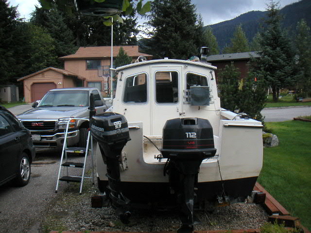 Rear bulkhead painted with INTERLUX # 108 Hatteras Off-White. Almost a perfect match for the classics colour
