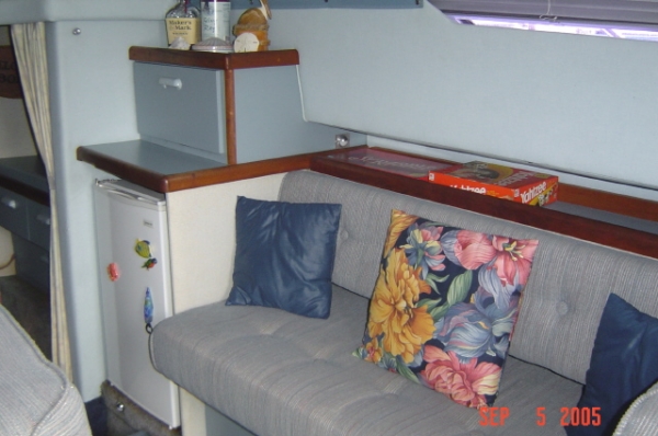Refrigerator/Freezer and Setee
