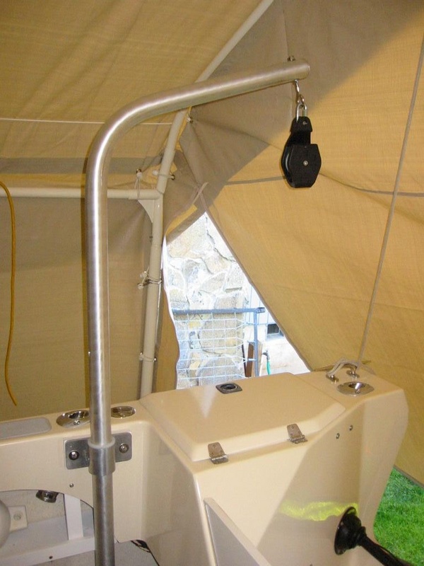 (Rock-C)Photo of the crabing davits, as promised.
