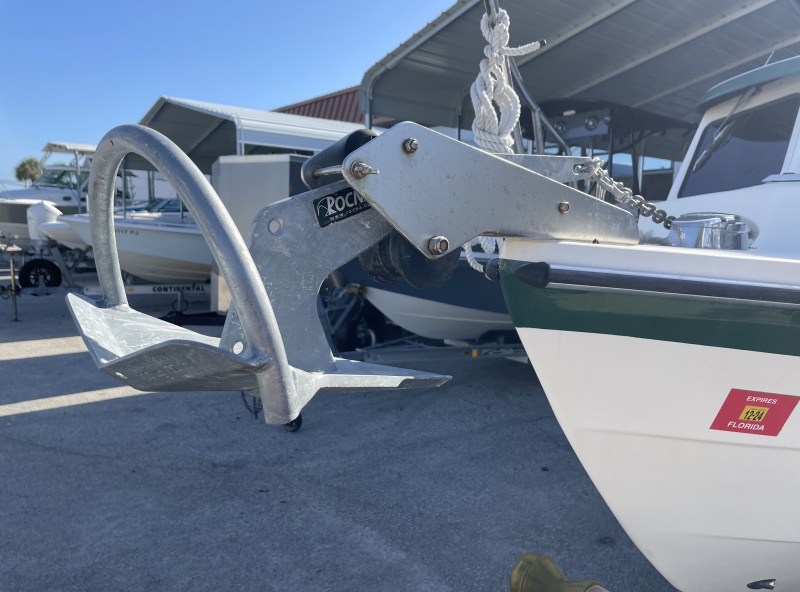 Rocna anchor and windlass