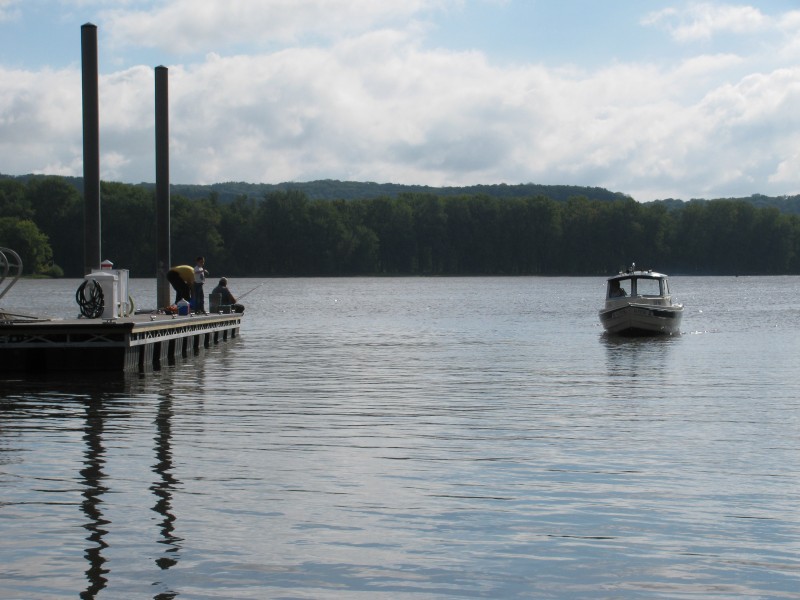 Ron entering marina