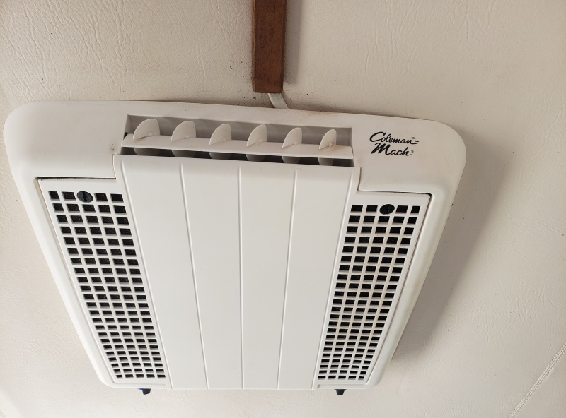 RV air conditioner