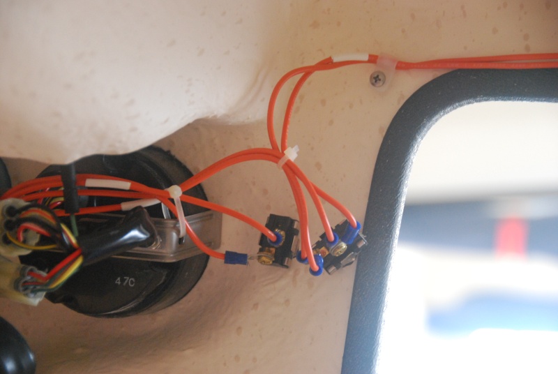 Sea Angel's Port(right) & Starboard (left) momentary wiper control switches' wiring.