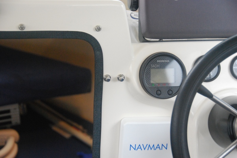 Sea Angel's Port & Starboard momentary wiper control switches - beside the digital port engine instrument guage & above the NAVMAN cover. These preclude having to push on-off the main wiper switches. Labels to follow.