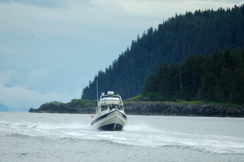 Sea Duck arrives at Naked Island
