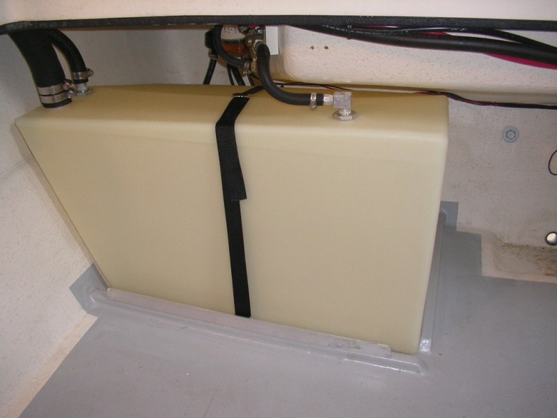 (seabran) Starboard Tank with aluminium angle on cleat