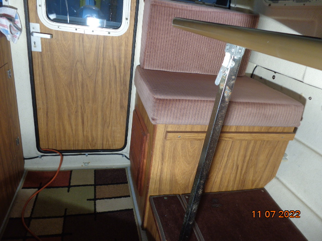 Settee aft
More storage under seat