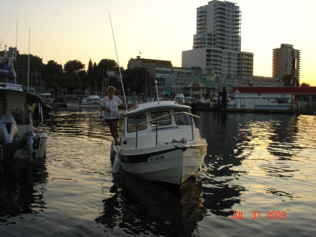 Shirley & Leroy
MAMALENA
arriving at Nanaimo 2009