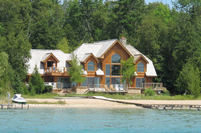 Small summer cabin on Lake Charlevoix