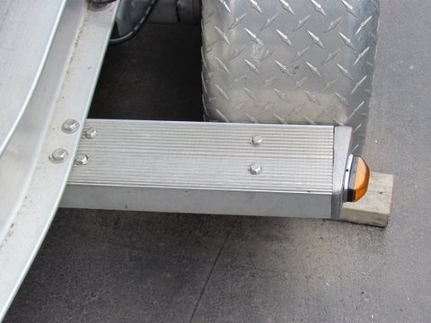 stainless steel bolt heads on the fender support show plate bolted in underneath step all the way thru and bolted to the trailers frame