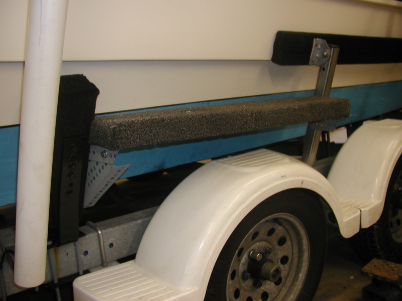 Starboard side trailer step and guides