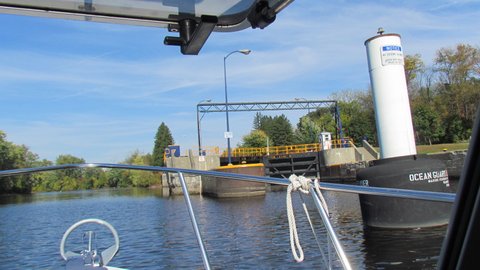 Staying to the left of the lock takes you to the Ft. Edward town dock.
