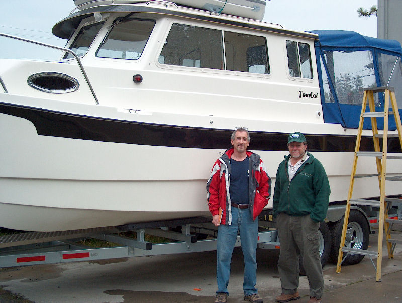 Steve and Les at EQ Marine.  "She looks good, Les!"