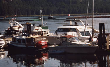 Summer 2007
At Blind Channel Mac & Linda (ISLAND RANGER) meet our B'Ham neighbors Jim & Barbara, owners of a Uniflite (SALTY DOG)