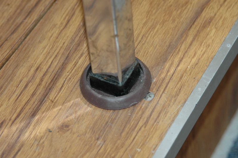 Table leg "keeper"