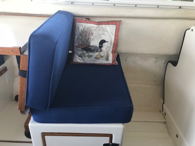 Table with both seats facing fwd