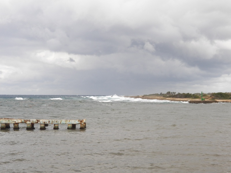 That might be a green day marker on the other side.  The light on the near side was mangled and non-functioning.  No other channel markers and a breaking surf.  This is not a bar with current running.  It's just shallow.