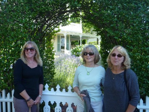The Devil Sisters back in town!