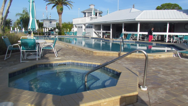 The hottub and pool at the Palm Island Marina
