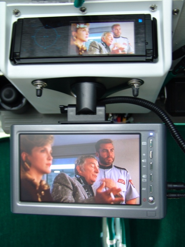 The lower monitor also has a wi-fi receiver built in for a future rear view camera. Yup, I'm that lazy to turn my head.