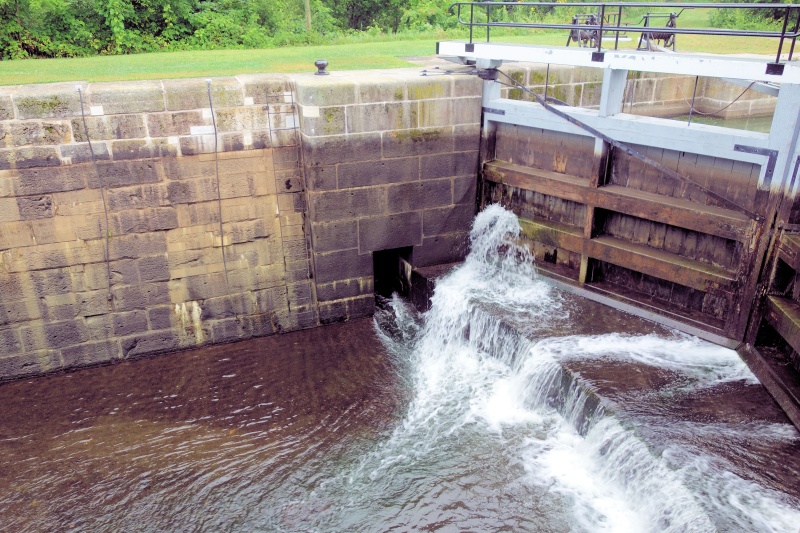 This is why a max 5 ft  draft is rec'd on the NY and Canada canals!  It may be less, we saw 2.6 feet in one lock exit.