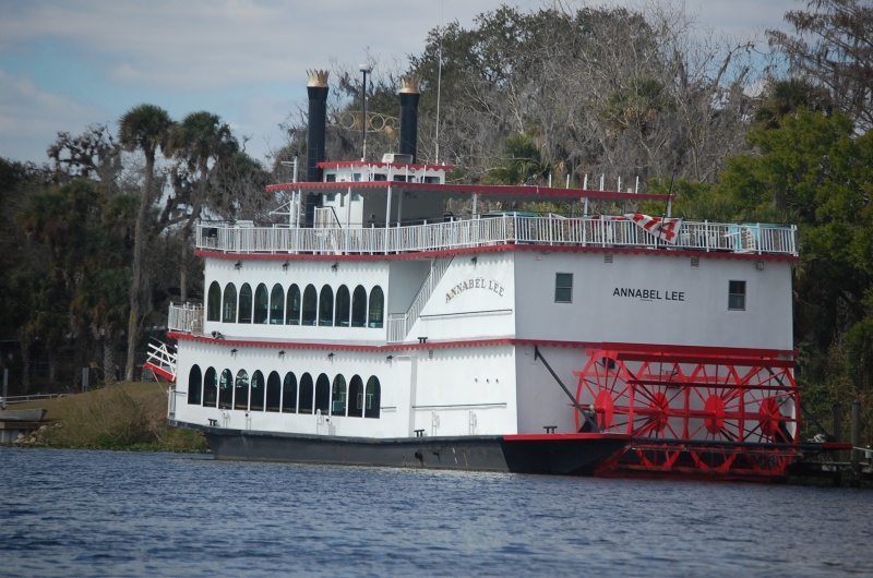 Tour boat in LaBelle