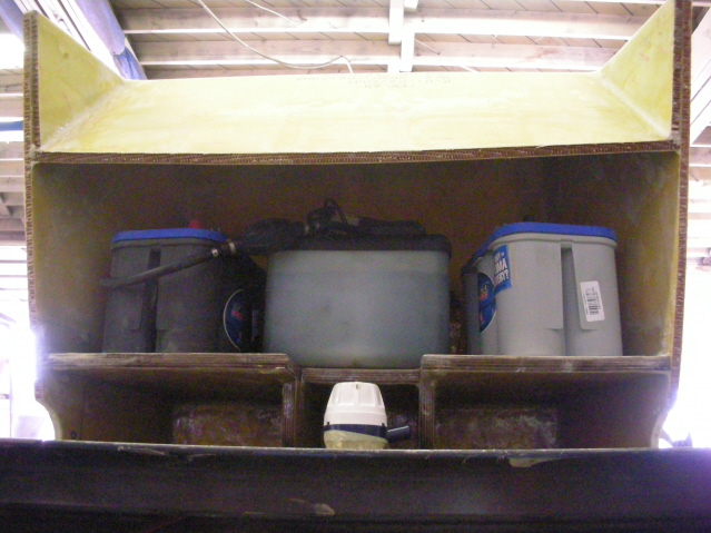 transom box from behind, this is the side that will get glassed to the transom, access will be from a hatch in the front