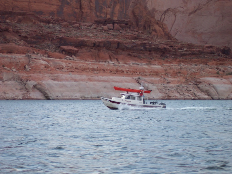 Tue 4/23 This was taken after leaving The Rincon on Tueday morning. Jody decided it was time to pick up the pace so he would arrive back at Bullfrog around 9:00AM. We kept up our 5 knot crusing speed and arrived at Halls Crossing around 11:00AM