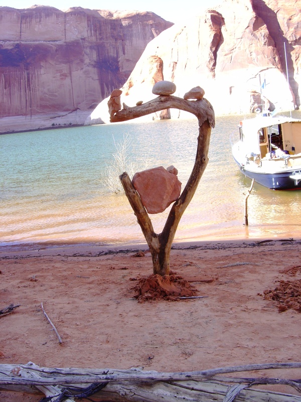 Tug Machete Bettie with sculpture
