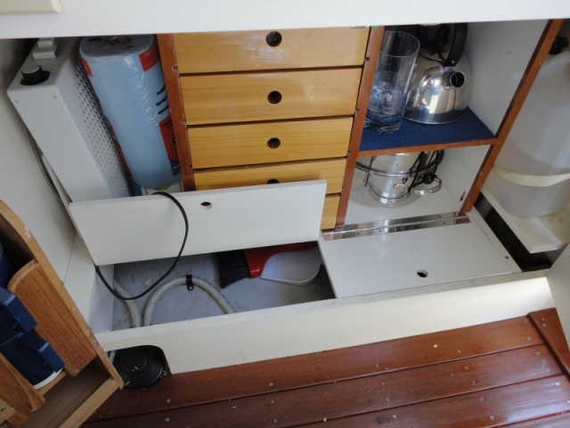 Under-galley stowage on 22 Cruiser "Carpy."