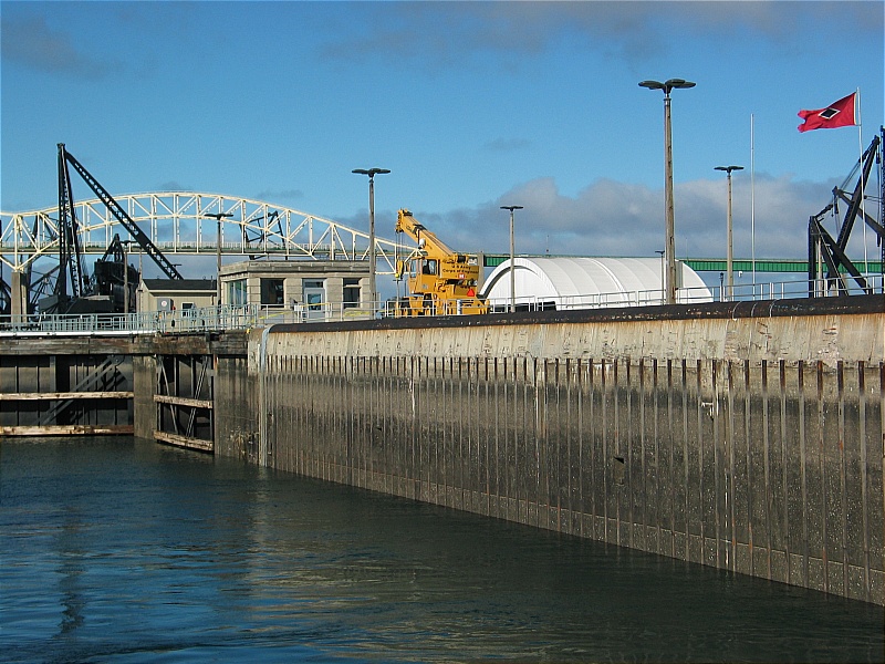 Upbound MacArthur lock fillling