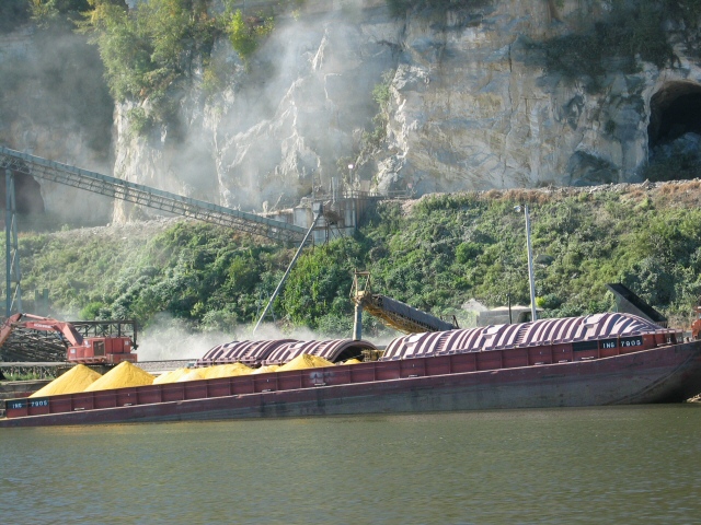 US Gold bound for overseas, barge will be level when full.