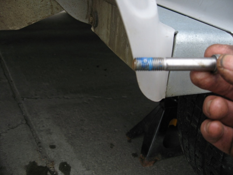 Use a little blue thread locker on the caliper bolts.
