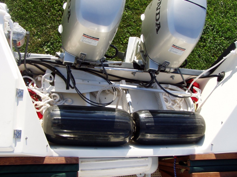 Using Transom for Storage: Ladder, Oar, 2 Fenders + Tie-downs, Rear Docklines