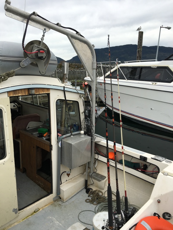 View of the whole package: davit, puller, and bracket all installed.