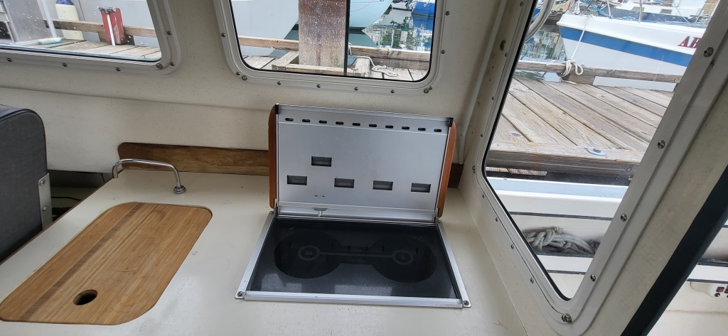 Wallas diesel stove / heater. Sink and foot pump.