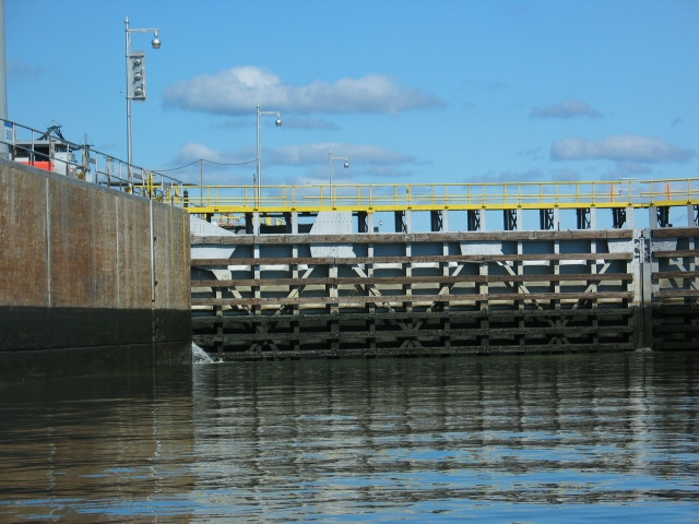 Wet v dry walls as water is lowered